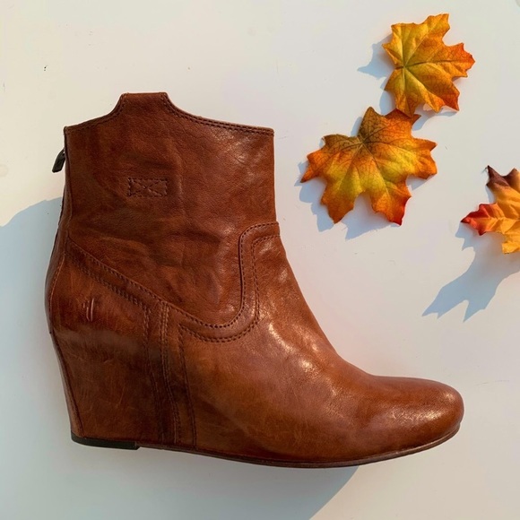 Frye Carson Wedge Cognac Leather Cute Ankle Bootie - Picture 16 of 16
